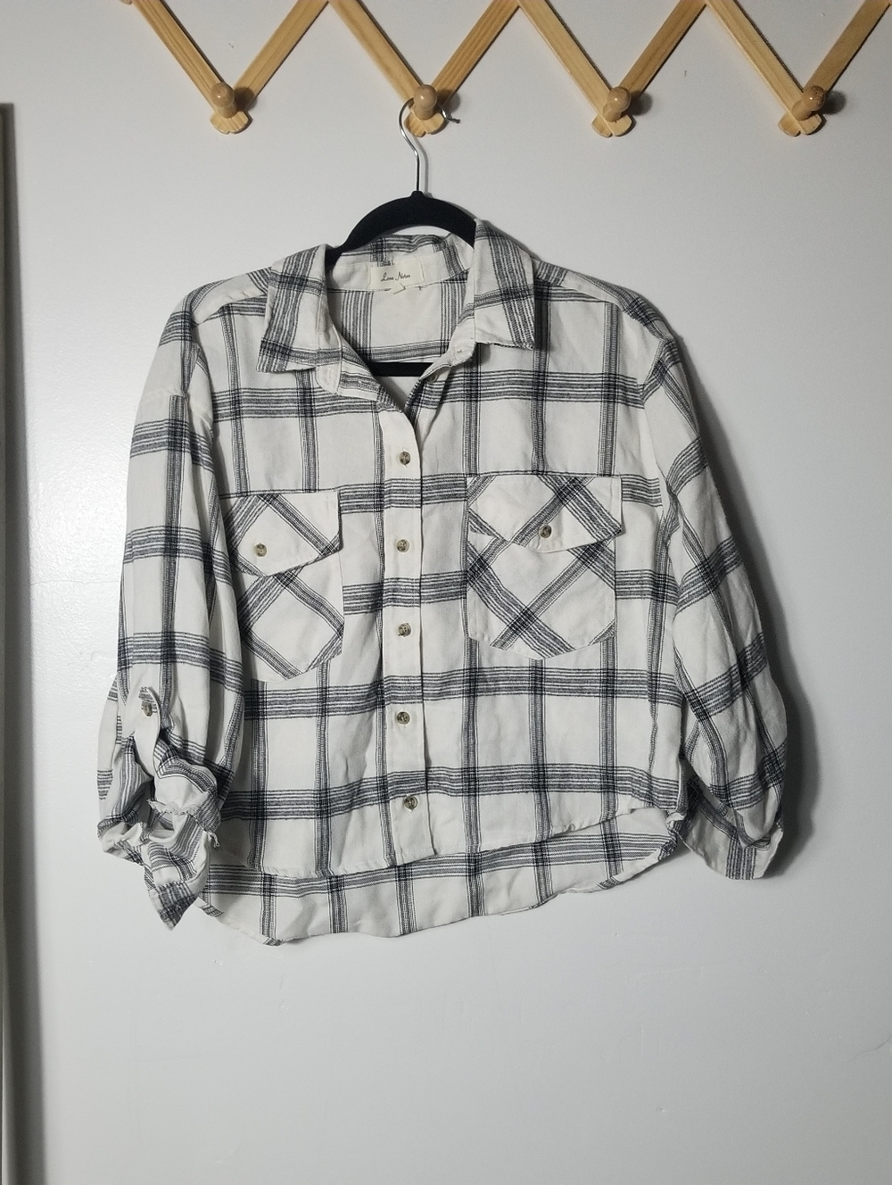 LOVE NOTES WOMEN'S BLACK AND WHITE PLAID CROPPED BUTTON DOWN SIZE L